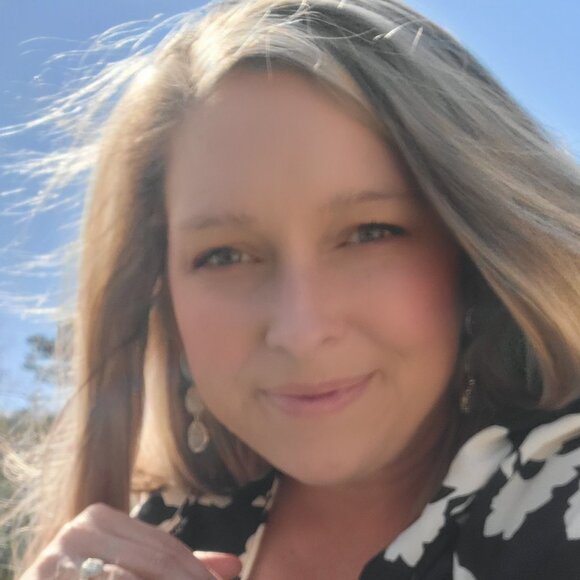 Meet your Posher, Stephanie - Picture 1 of 1